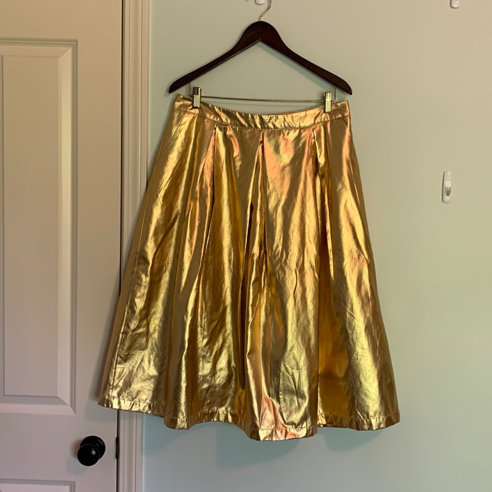 Gold pleaded skirt with pockets!!!